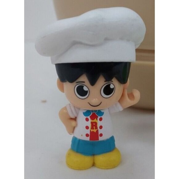 Ryan's World Egg (Opened) With Chef Ryan, Dino, Stickers & Kitchen Figure - Picture 2 of 5